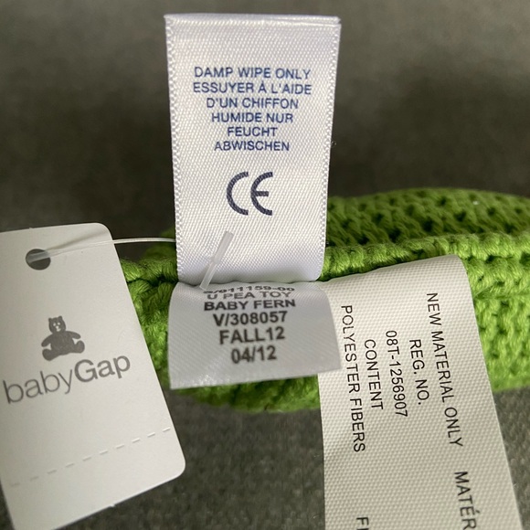 baby Gap green pea knitted rattle - Picture 6 of 7